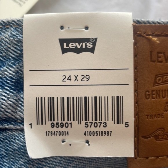 NWT LEVI Jeans - High Rise Loose Taper, light wash - Picture 5 of 6